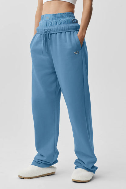 ALO Accolade Straight-Leg Sweatpants – Light Blue