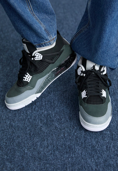 Air Jordan 4 Retro Grey